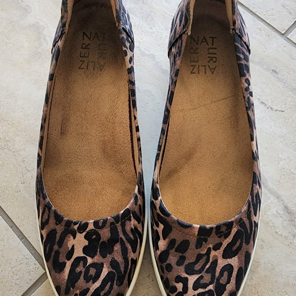 Naturalizer Slip on wedge Cheetah 6 1/2